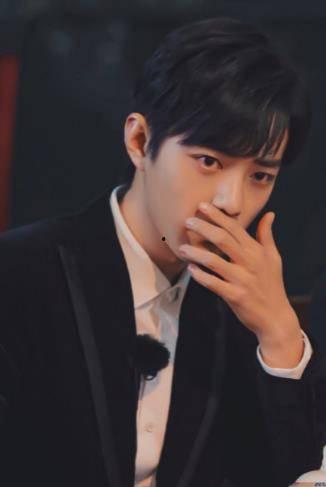 娱乐圈都在吃肖战的瓜