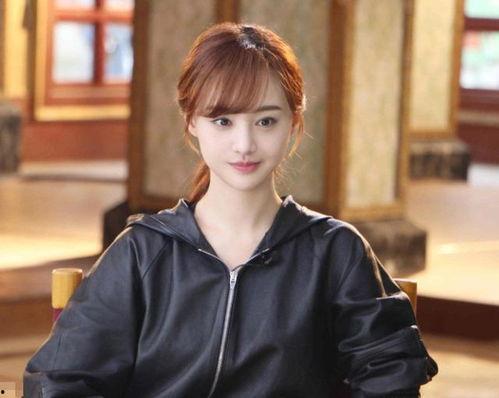 娱乐吃瓜美少女侯明昊,娱乐吃瓜界的青春偶像